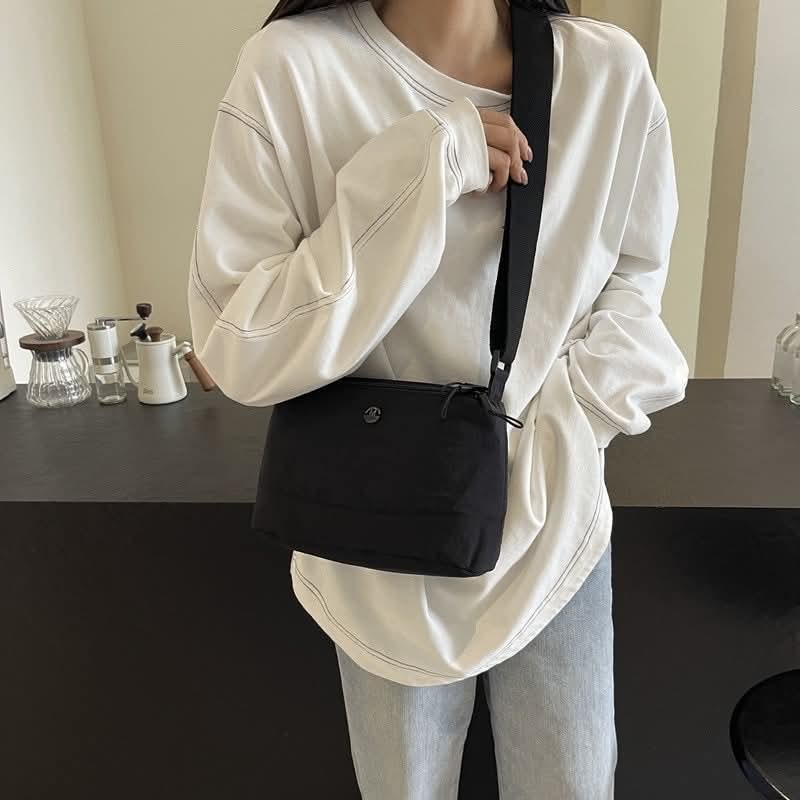 m49, Multi-layer Crossbody Bag, ရိုးရိုးရှင်းရှင်းလေးကိုမှ အကန့်လေးတွေလည်းအများကြီးပါတာမို့ ပစ္စည်းလေးတွေ organize လုပ်လို့ရပါမယ်ရှင့်