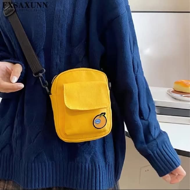 M05, ရိုးရှင်းတဲ့ဒီဇိုင်းရှိပြီး ချစ်စရာ canvas ဘေးလွယ်အိတ်၊ဖုန်းထည့်မယ် ပစ္စည်းအနဲငယ်ထည့်လို့ကောင်းတဲ့အိတ်‌‌အဖြစ်အသုံးပြုနိုင်ပြီး၊ ချစ်စရာကောင်းတဲ့အိတ်သေးသေးလေးပါရှင့်