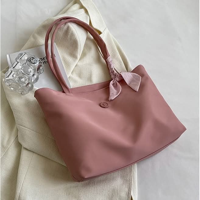 C55,Nylon tote bag ရိုးရိုးရှင်းရှင်းလေးလှနေမယ့် အိတ်ကလေးကို preorder မှာလို့ရပါတယ်နော်