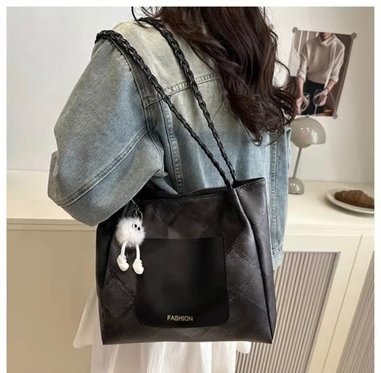 C09, အရောင်လေးတွေလဲလှပြီးကျောင်းသွား၊ ရုံးသွားအဆင်ပြေစေမဲ့ အိတ်လေးပါရှင့်